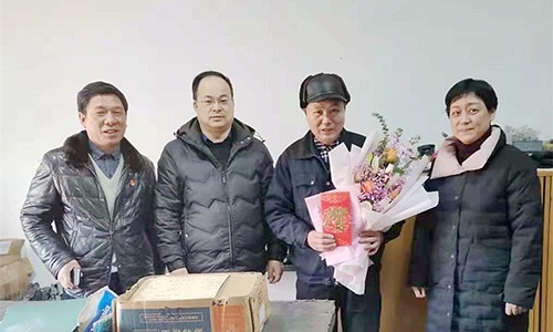 浙江省國(guó)防工業(yè)工會(huì)徐航主任、王哲（副處級(jí)調(diào)研員）代表省國(guó)防工業(yè)工會(huì)來(lái)公司慰問(wèn)全國(guó)勞動(dòng)模范余昌琴和困難職工。
